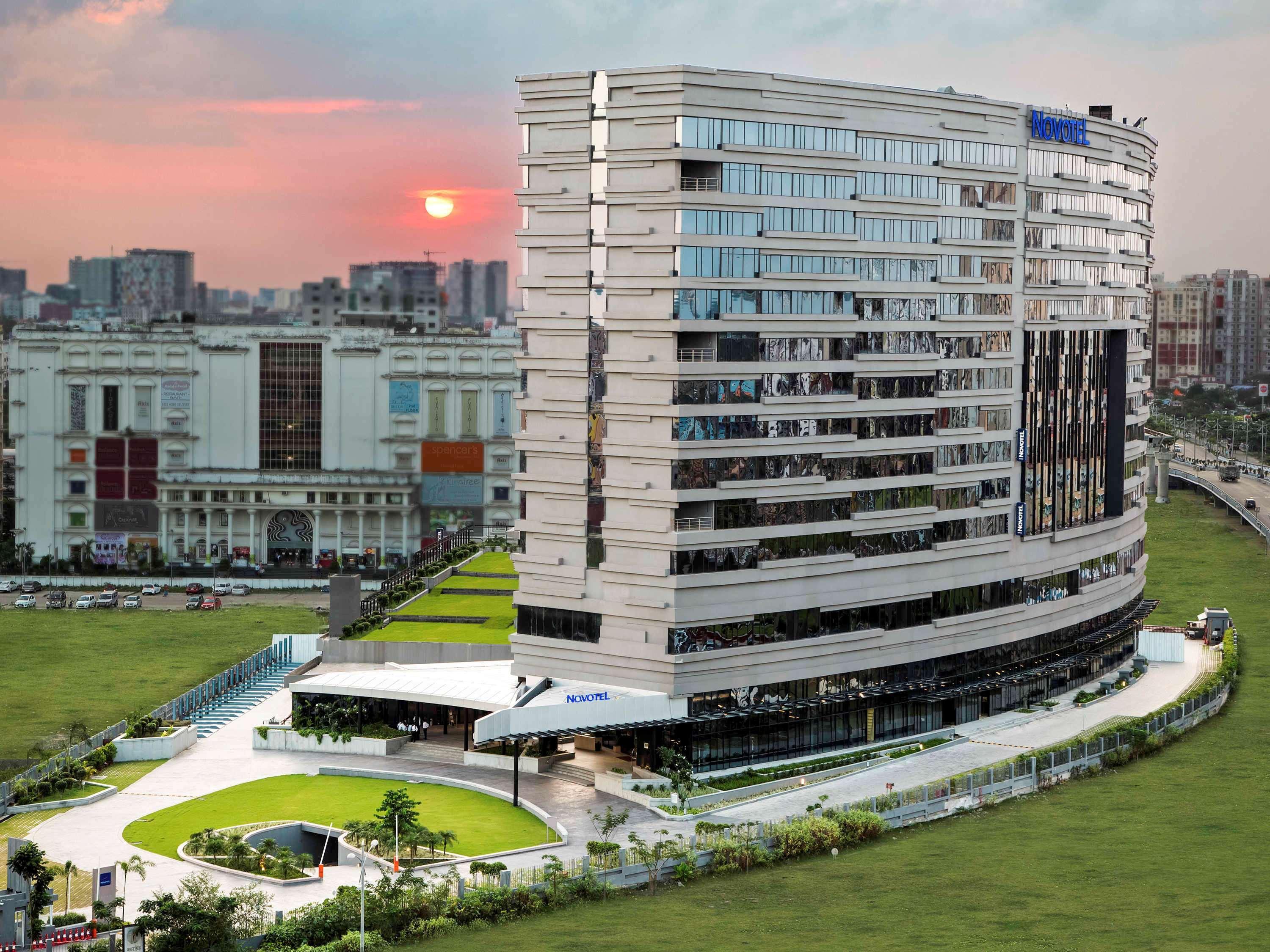 โนโวเทล กลกาตา โฮเต็ล แอนด์ เรสซิเดนซ์ - แอน แอคคอร์ โอเต็ล แบรนด์ Hotel โกลกาตา ภายนอก รูปภาพ The Westin Dhaka