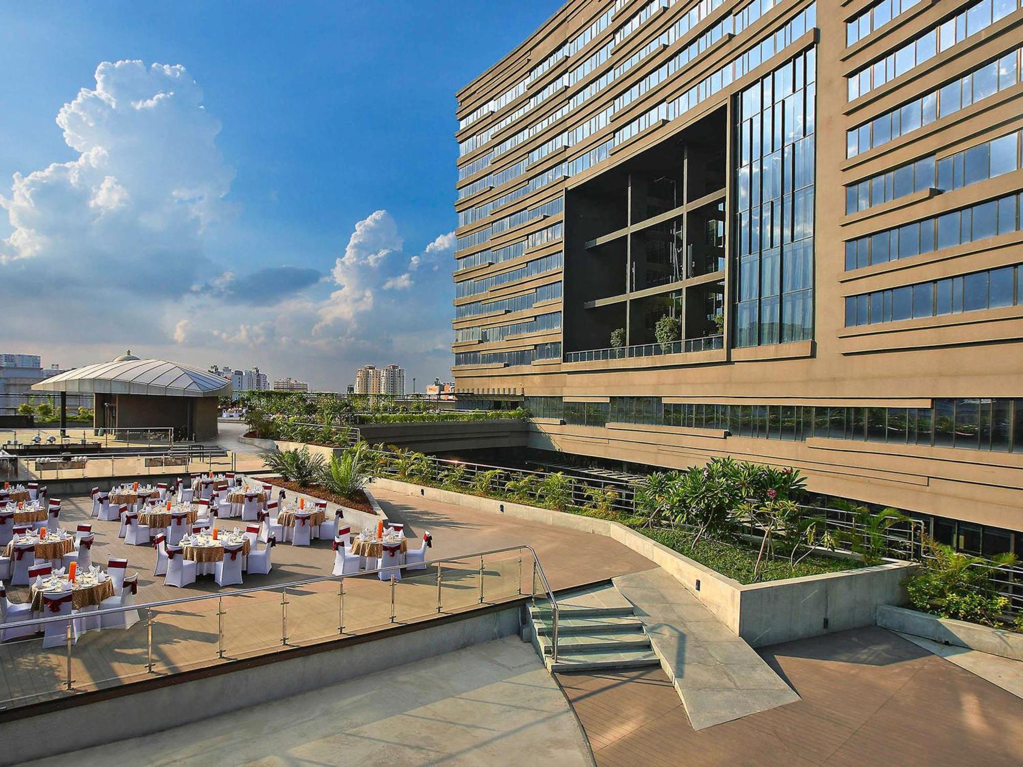 โนโวเทล กลกาตา โฮเต็ล แอนด์ เรสซิเดนซ์ - แอน แอคคอร์ โอเต็ล แบรนด์ Hotel โกลกาตา ภายนอก รูปภาพ The Ritz-Carlton, DIFC, Dubai