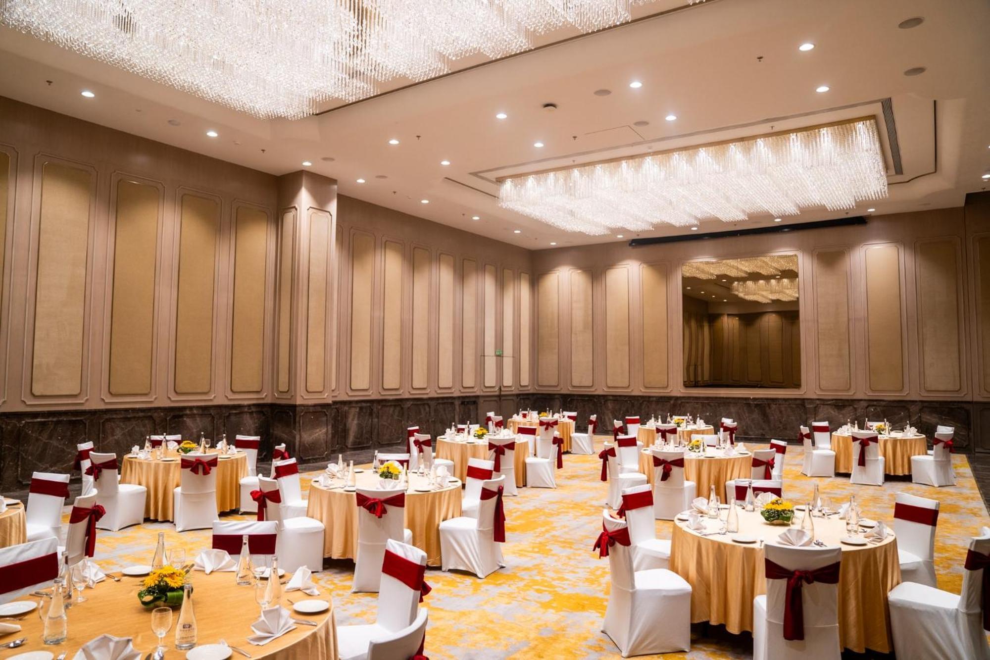 โนโวเทล กลกาตา โฮเต็ล แอนด์ เรสซิเดนซ์ - แอน แอคคอร์ โอเต็ล แบรนด์ Hotel โกลกาตา ภายนอก รูปภาพ The Grand Ballroom